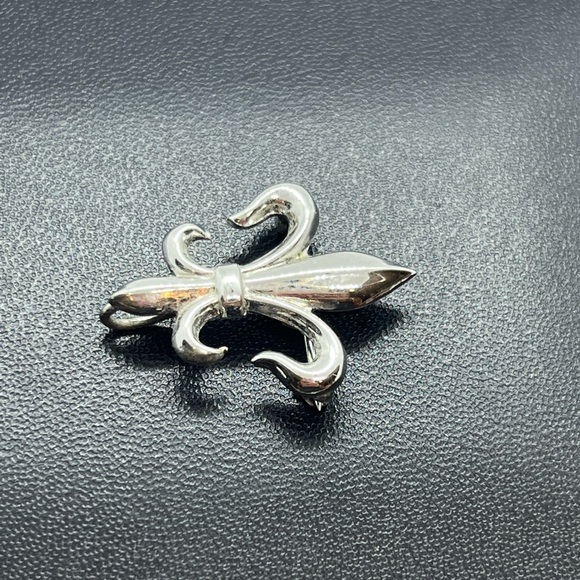 Fleur de Lis sterling silver brooch pin signed C.T. Vintage - Picture 6 of 14